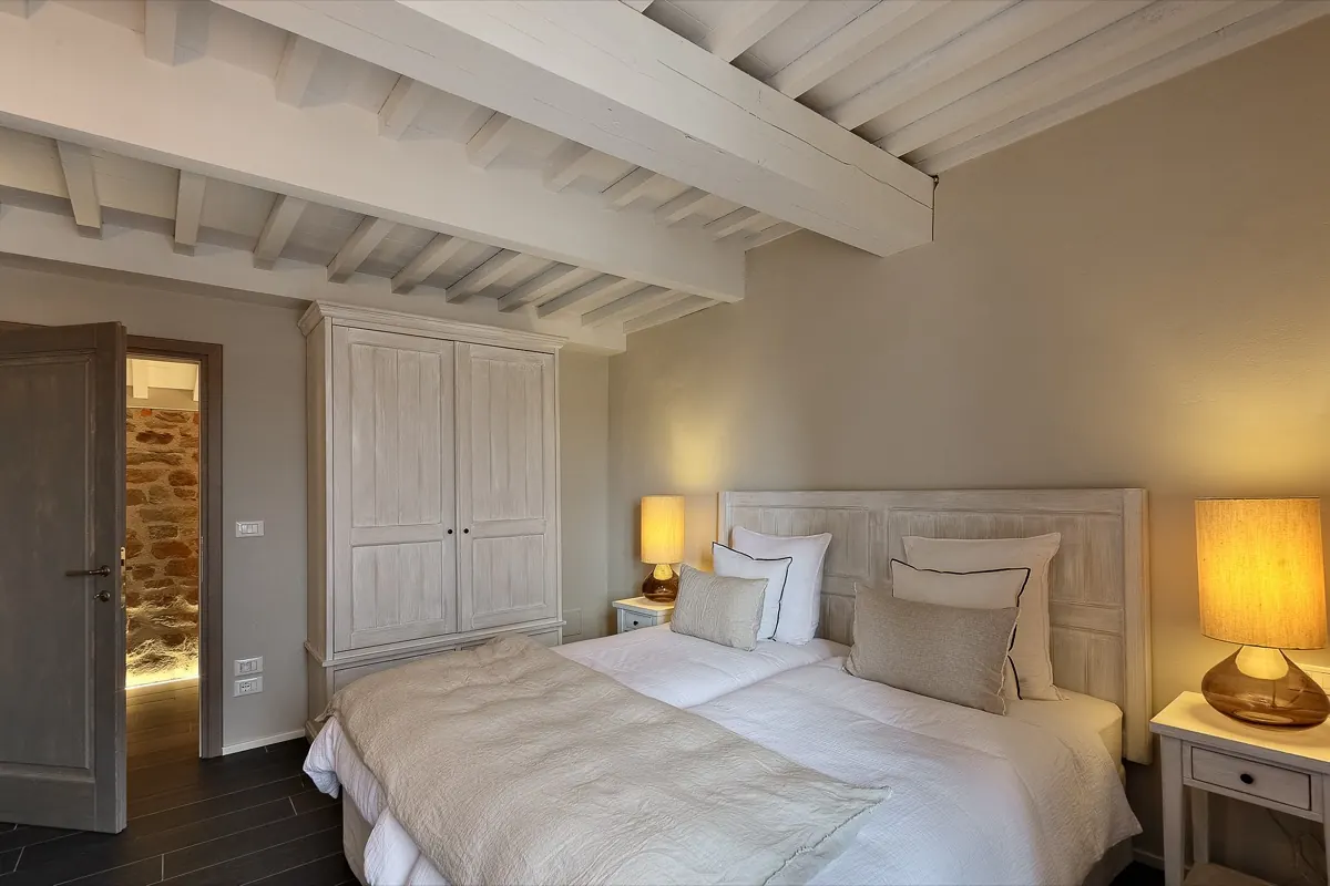 A bedroom under the beams